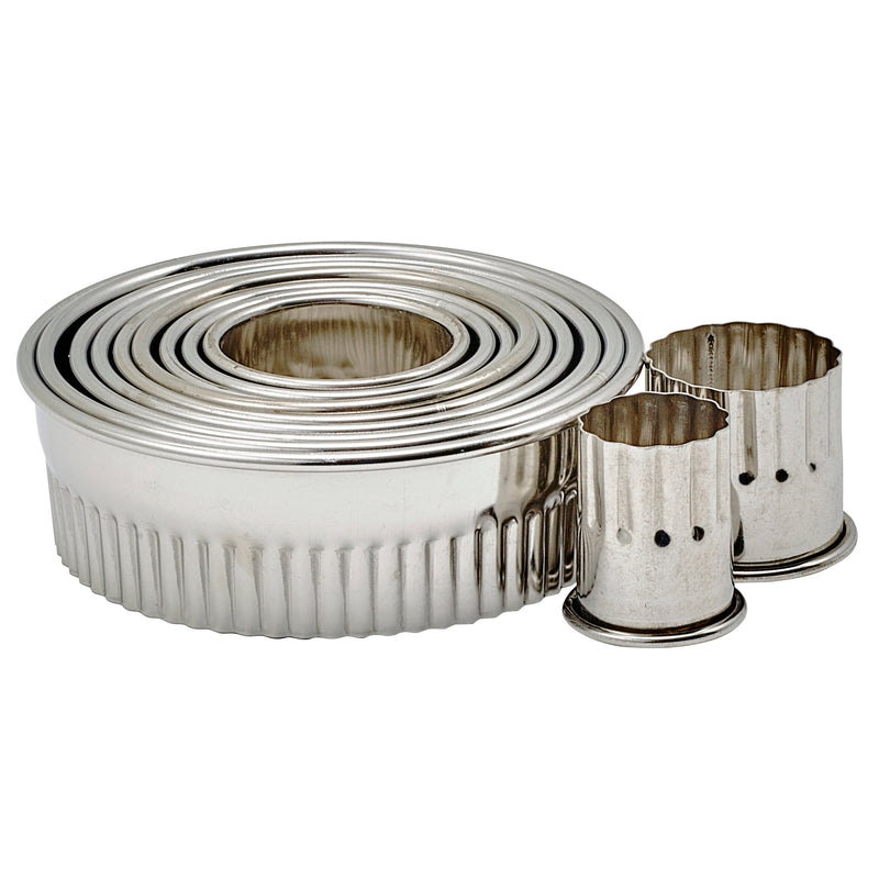 Winco CST-1 1” to 3-1/2” Diameter Cookie Cutter Set with Storage Container Stainless Steel