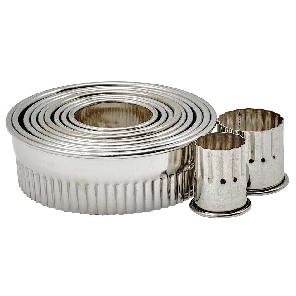 Winco CST-1 1” to 3-1/2” Diameter Cookie Cutter Set with Storage Container Stainless Steel