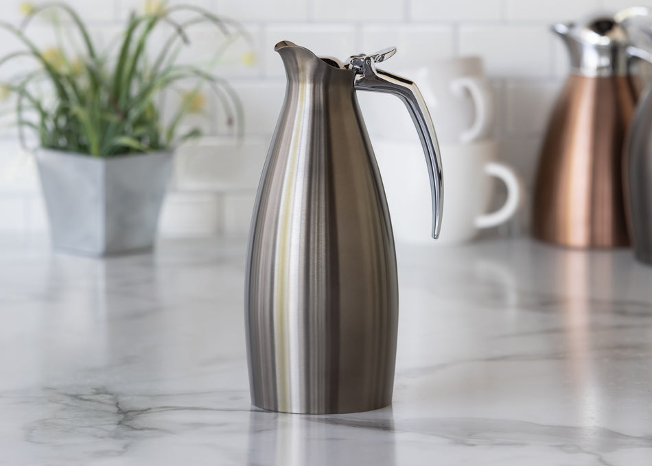 Altus Series 1-Liter Vacuum Insulated Carafe in Dark Tungsten
