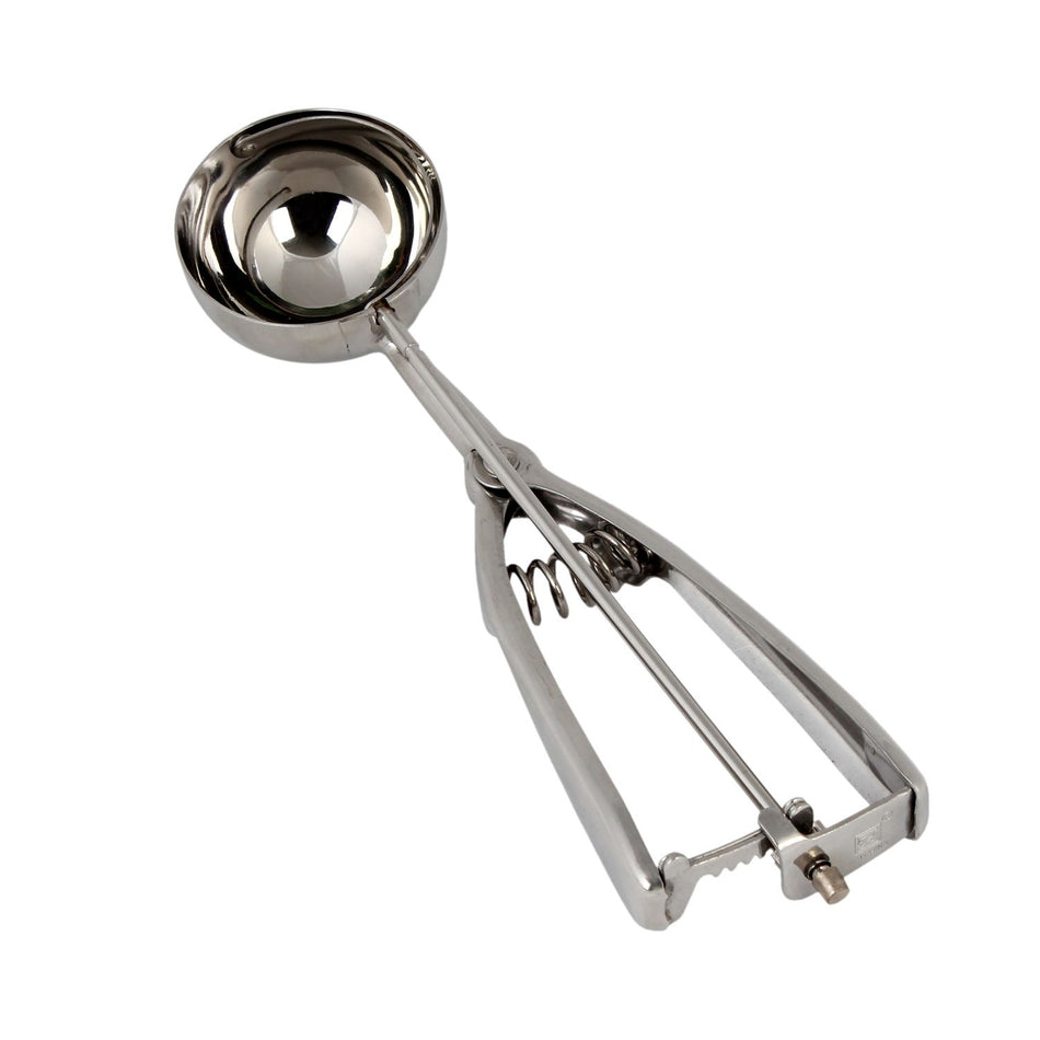 2-1/2 oz, No. 20, 8-7/8" x 2-3/8" x 1-3/8", Bowl Diameter 2-1/8", Ambidextrous Scoop, Stainless Steel 18/8, 304 Material, Twin Grip Handle, Tension Free, spring release for easy handling