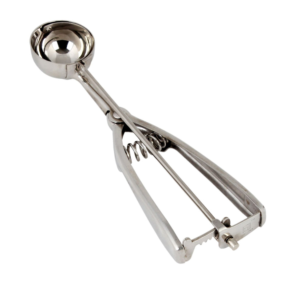 5/8" x 2-3/8" x 1-3/8", Bowl Diameter 1-5/8", Ambidextrous Scoop, Stainless Steel 18/8, 304 Material, Twin Grip Handle, Tension Free, spring release for easy handling