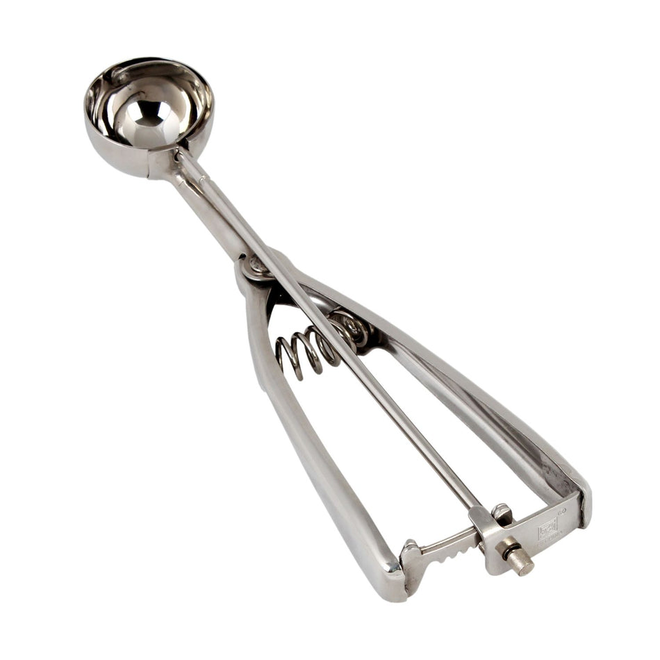 1/2 oz, No. 70, 8-1/4" x 2-3/8" x 1-1/4", Bowl Diameter 1-1/2", Ambidextrous Scoop, Stainless Steel 18/8, 304 Material, Twin Grip Handle, Tension Free, spring release for easy handling