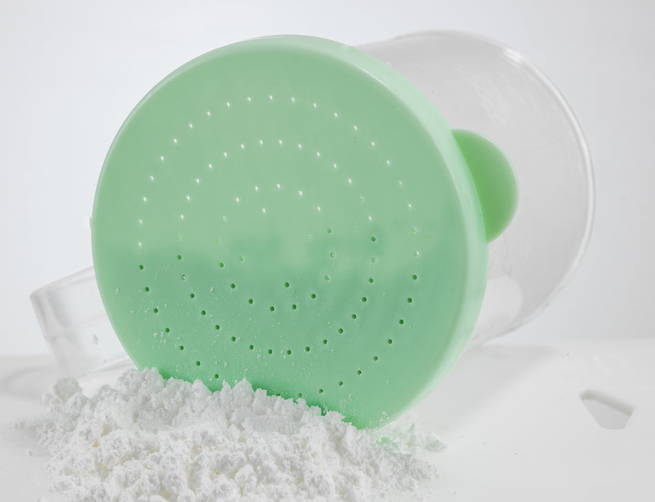 Winco PDG-10AC 10 Oz Shaker Dredge with Handle Polycarbonate NSF Approved