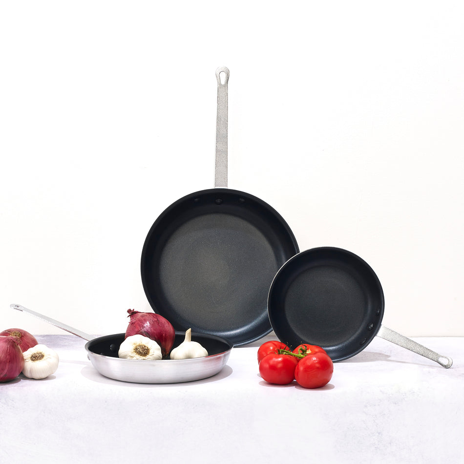 Winco AFP-7XC 7 Inch Round Fry Pan Riveted Handle Aluminum Non-Stick