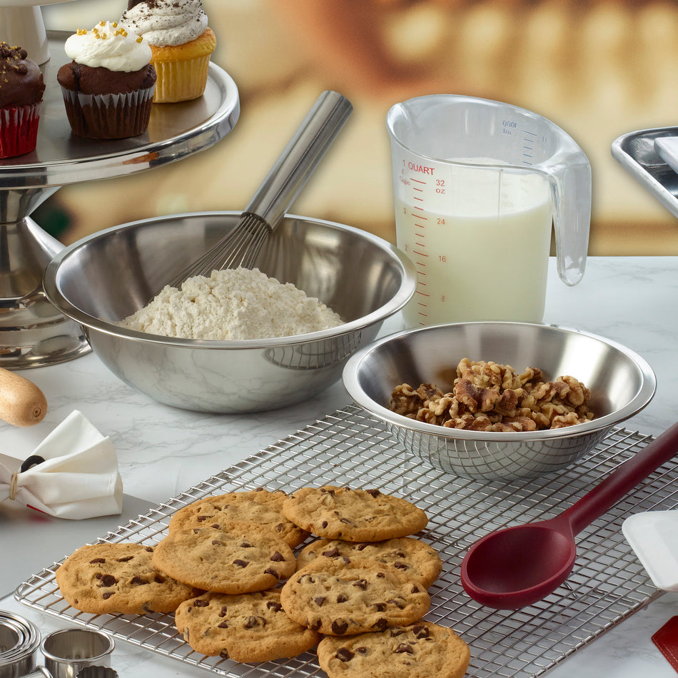 Winco PMCP-100 1 Quart Raised External Markings Polycarbonate Measuring Cup